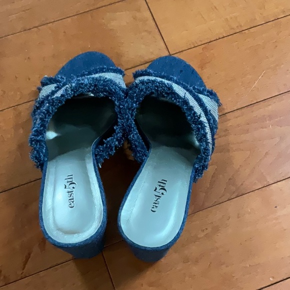 Sandals - Picture 2 of 3